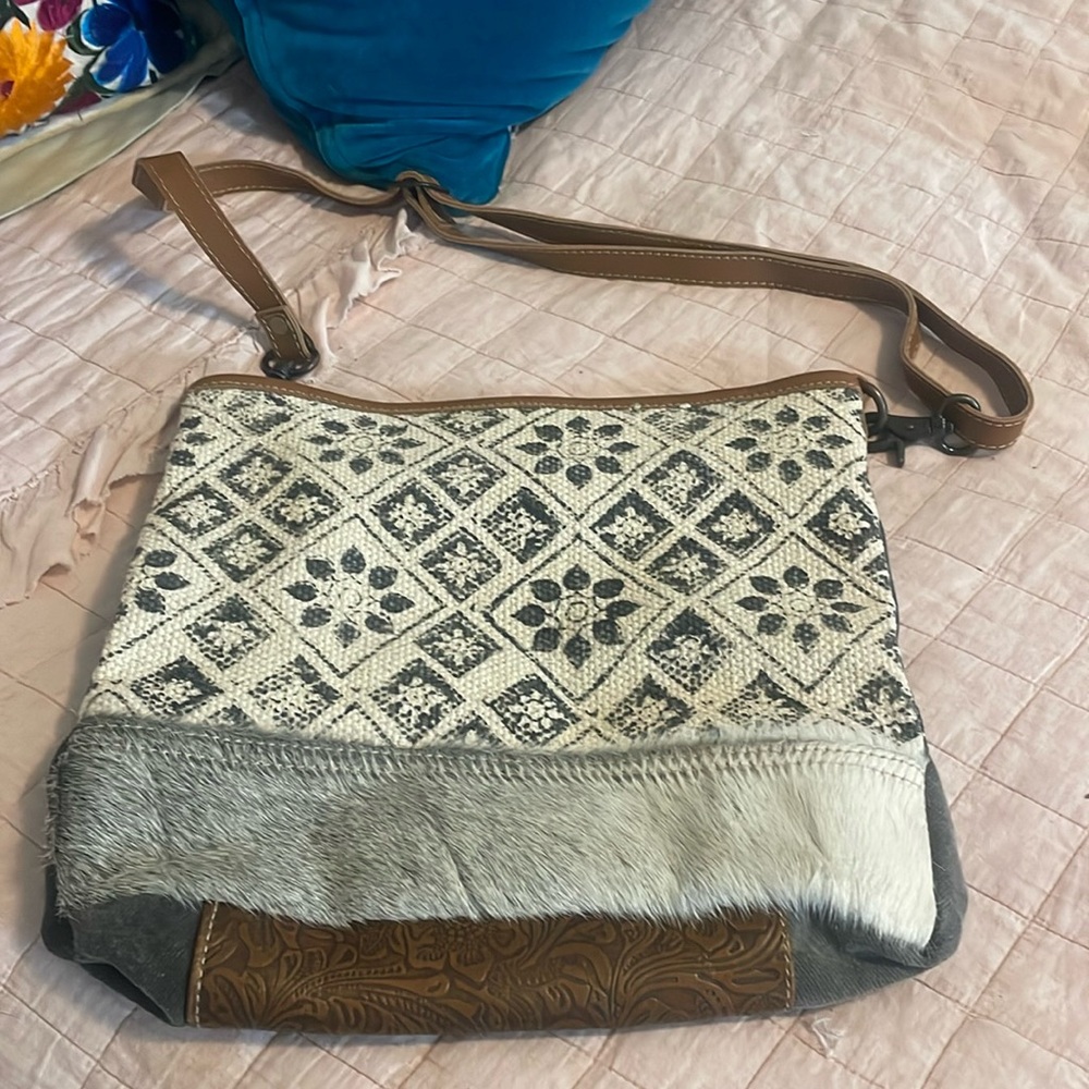 Myra Tessellated bag